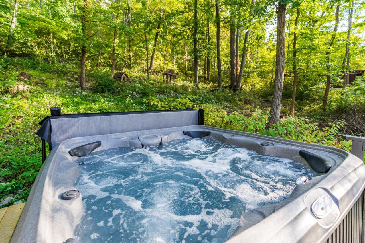 Hot Tub, Wraparound Deck, & Wifi At Chalet Cabin Villa Inwood Exterior photo