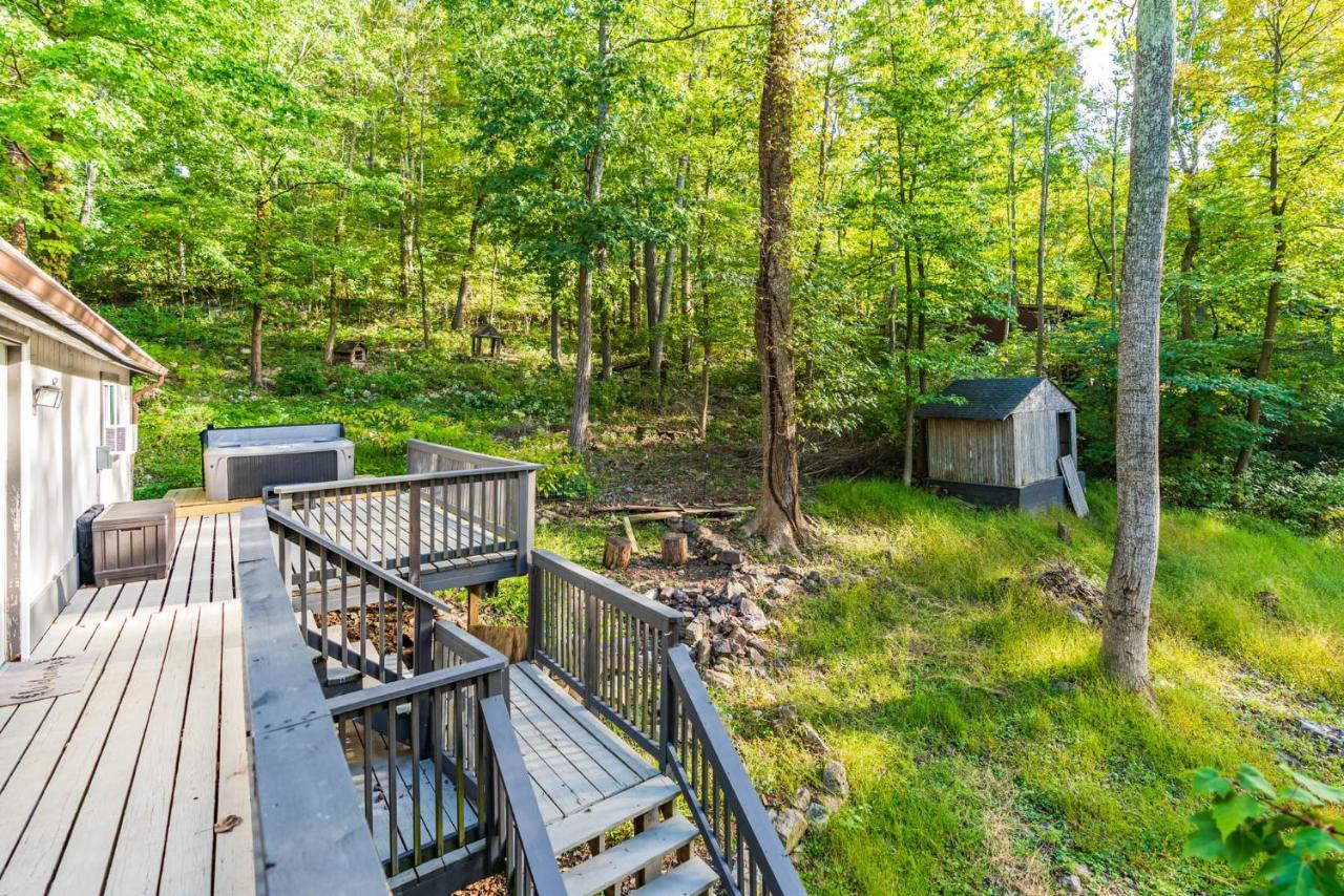 Hot Tub, Wraparound Deck, & Wifi At Chalet Cabin Villa Inwood Exterior photo